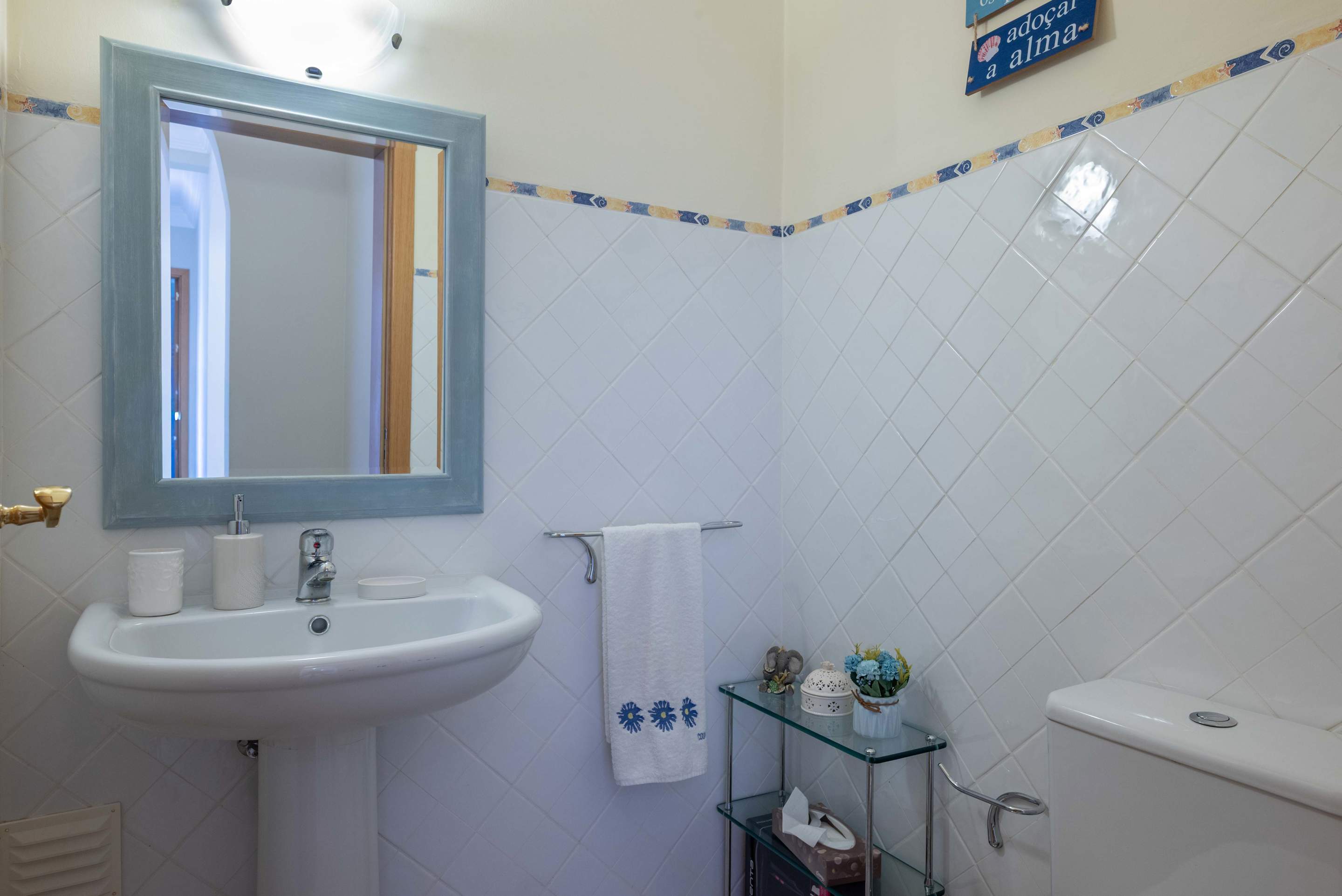 Villa Viktoria, 4 bedroom villa in Dunas Douradas, Algarve