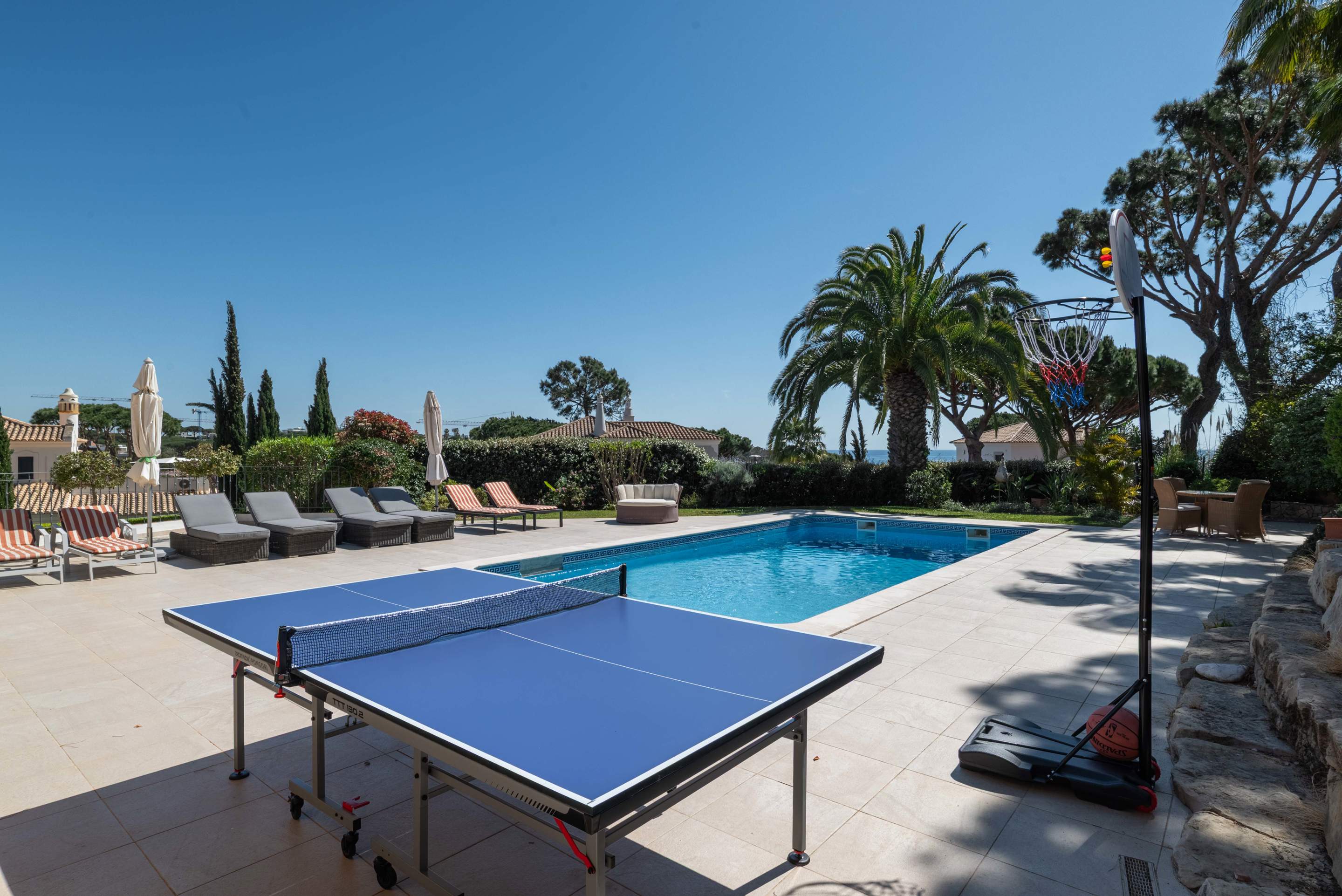 Villa Viktoria, 4 bedroom villa in Dunas Douradas, Algarve