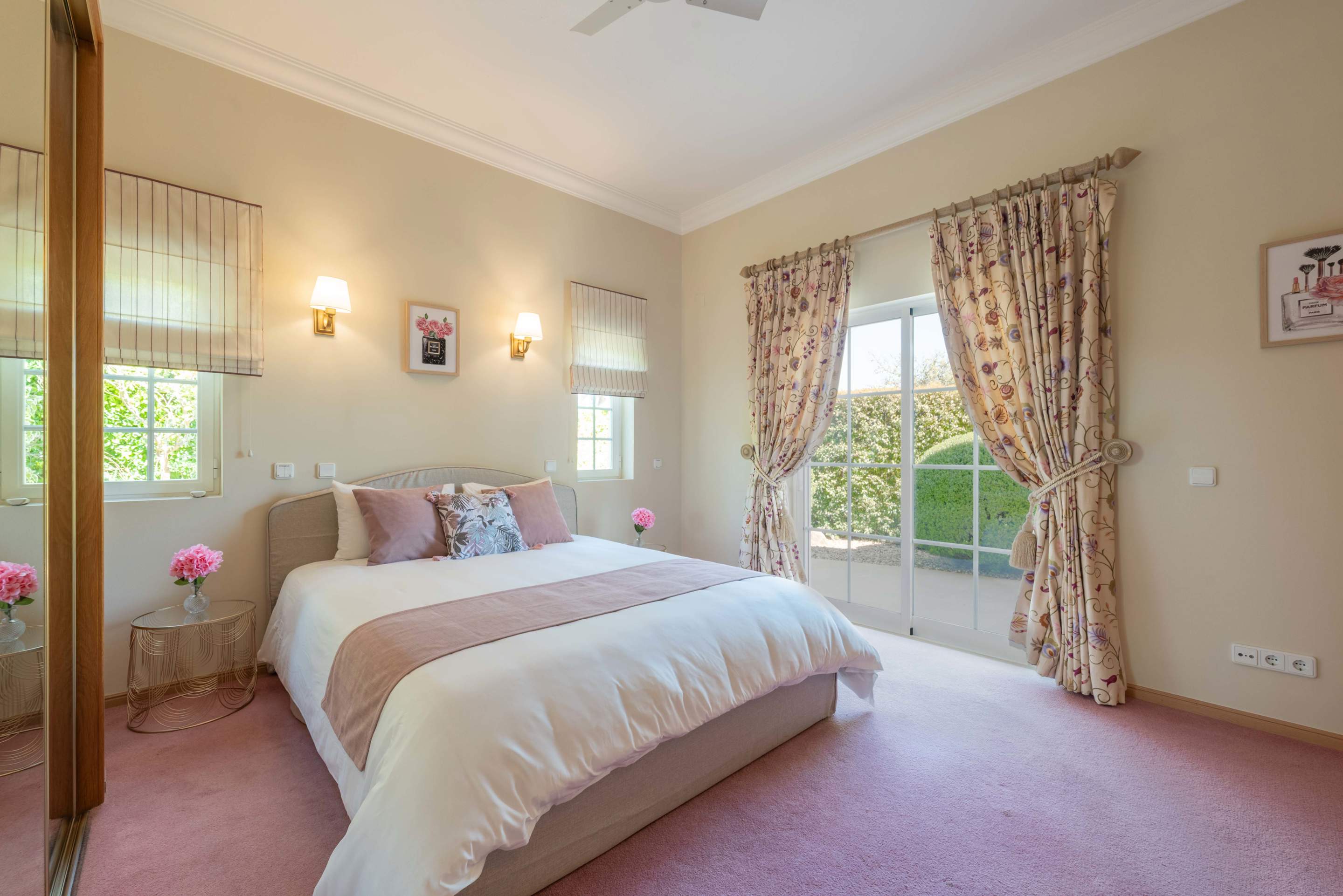 Villa Viktoria, 4 bedroom villa in Dunas Douradas, Algarve