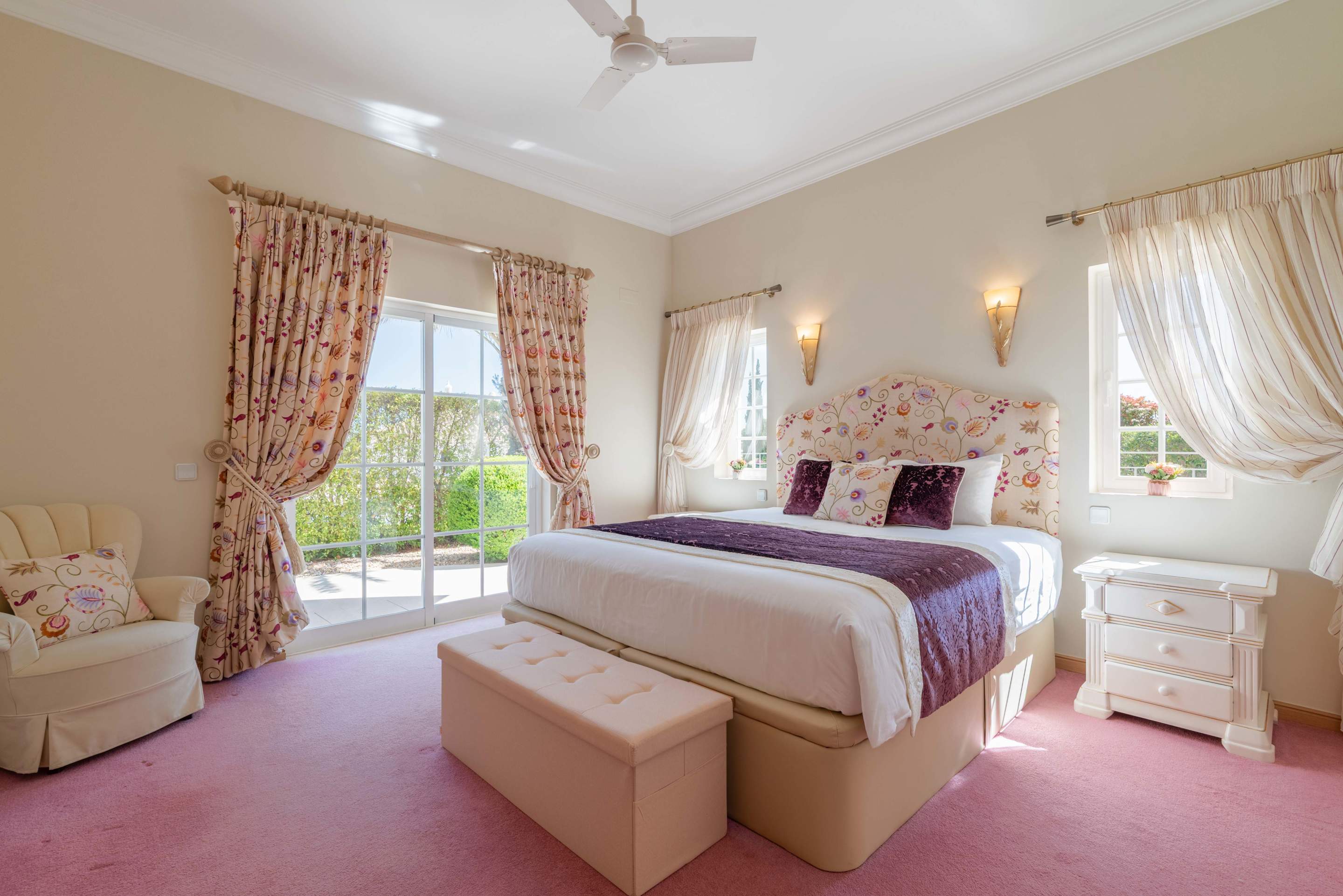 Villa Viktoria, 4 bedroom villa in Dunas Douradas, Algarve