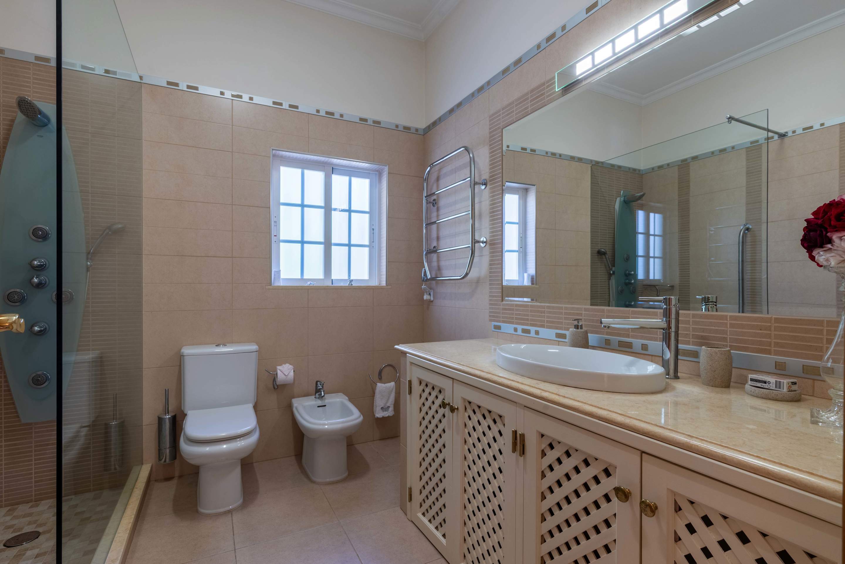 Villa Viktoria, 4 bedroom villa in Dunas Douradas, Algarve