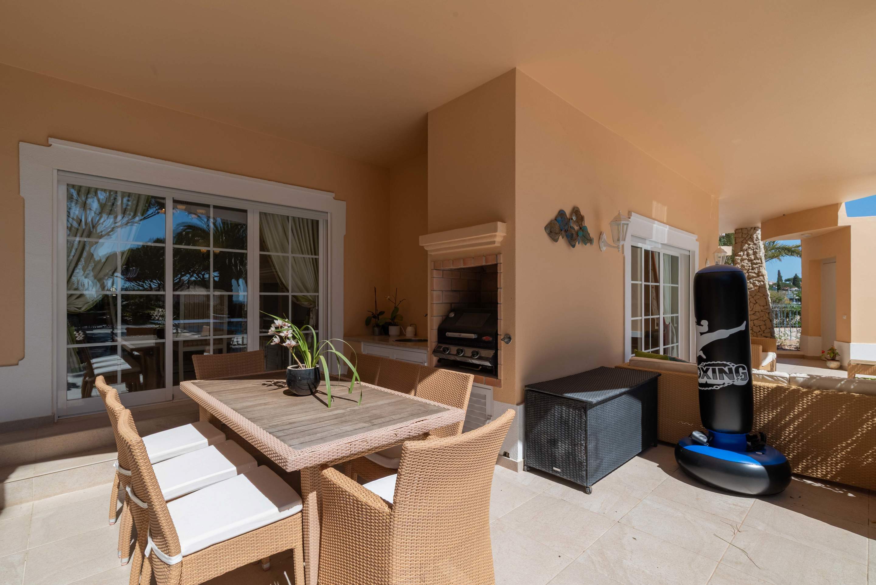 Villa Viktoria, 4 bedroom villa in Dunas Douradas, Algarve