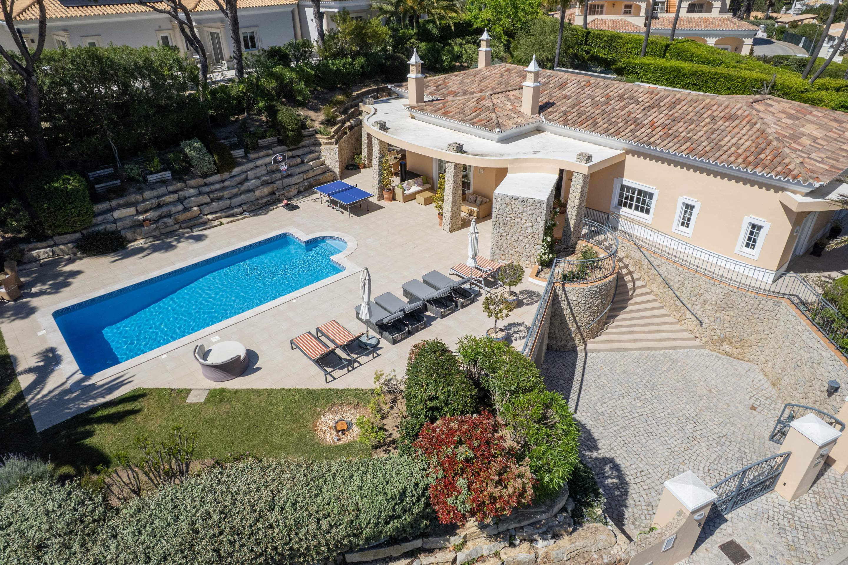 Villa Viktoria, 4 bedroom villa in Dunas Douradas, Algarve