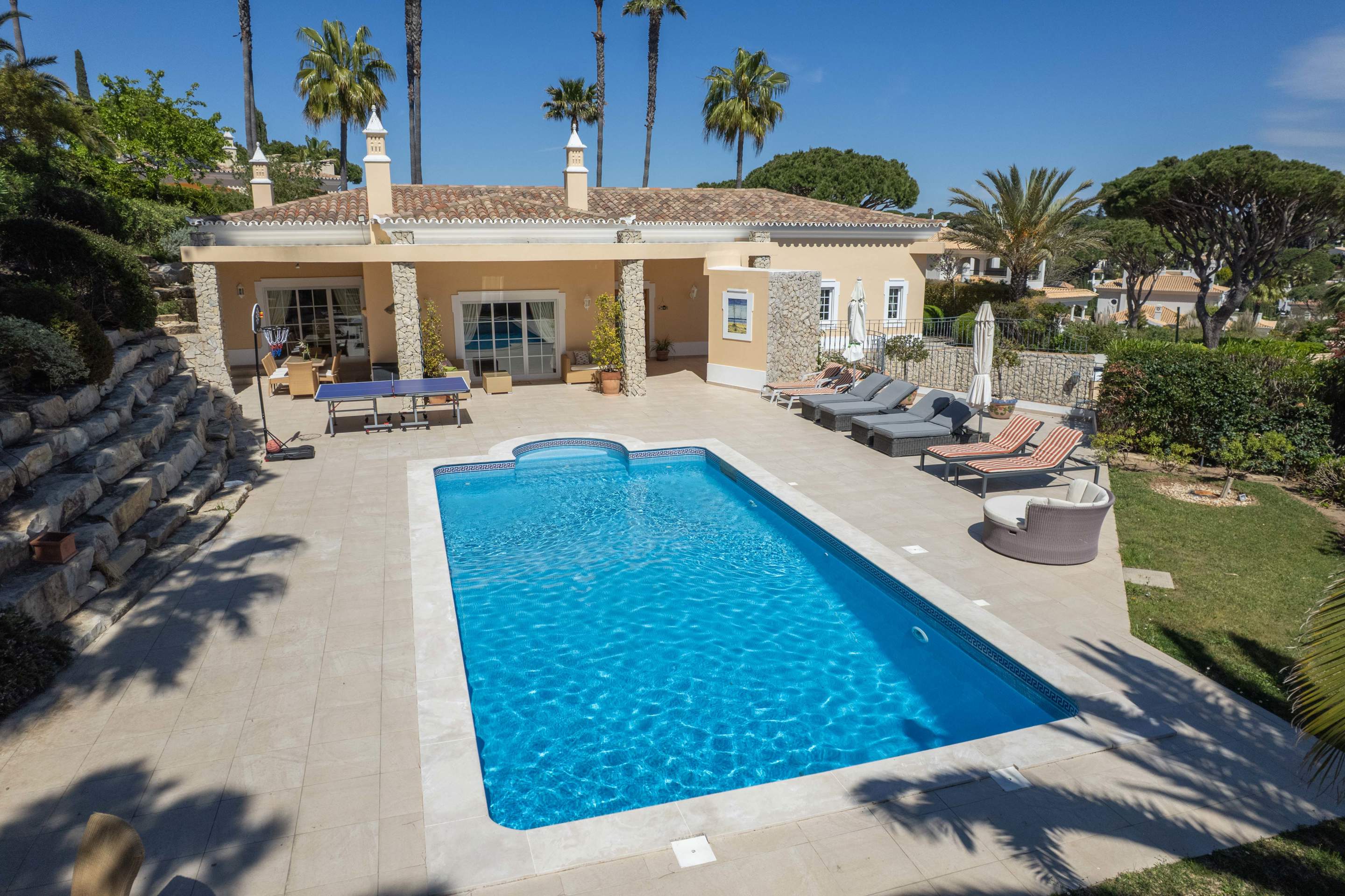 Villa Viktoria, 4 bedroom villa in Dunas Douradas, Algarve