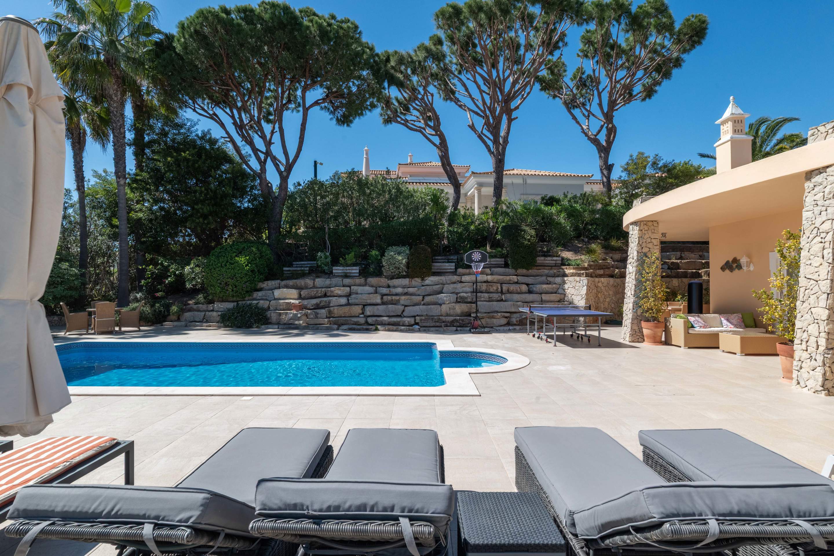 Villa Viktoria, 4 bedroom villa in Dunas Douradas, Algarve