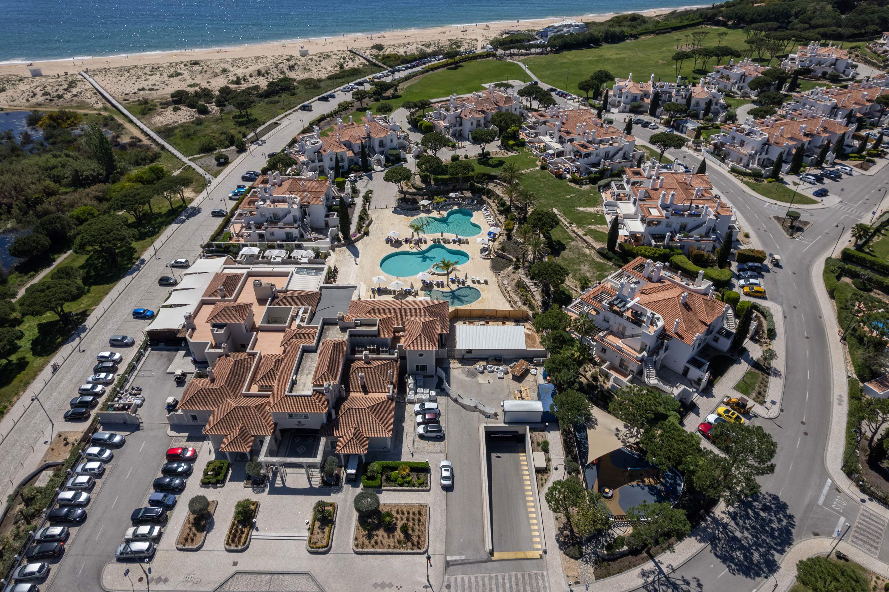 Villa Viktoria, 4 bedroom villa in Dunas Douradas, Algarve