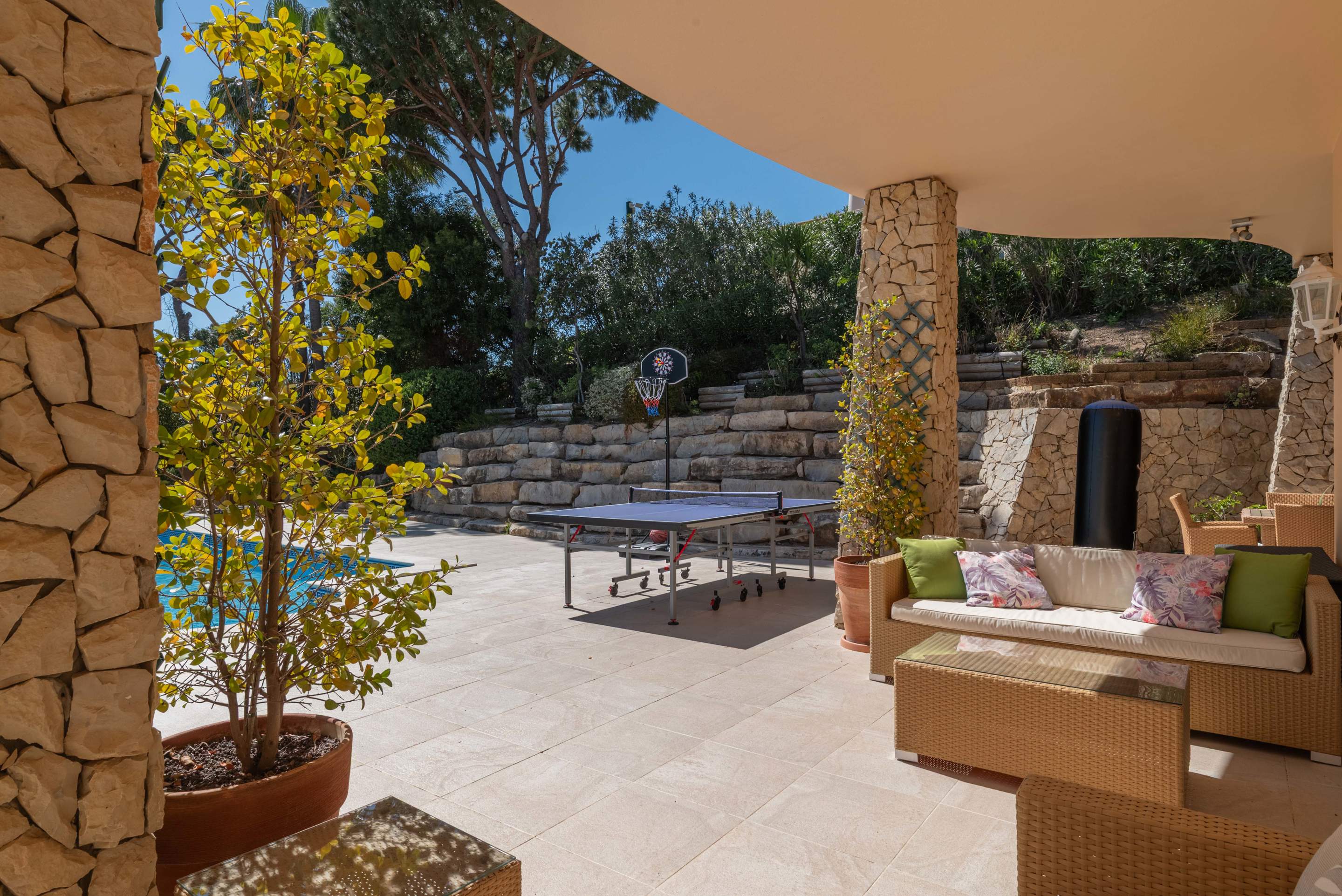 Villa Viktoria, 4 bedroom villa in Dunas Douradas, Algarve