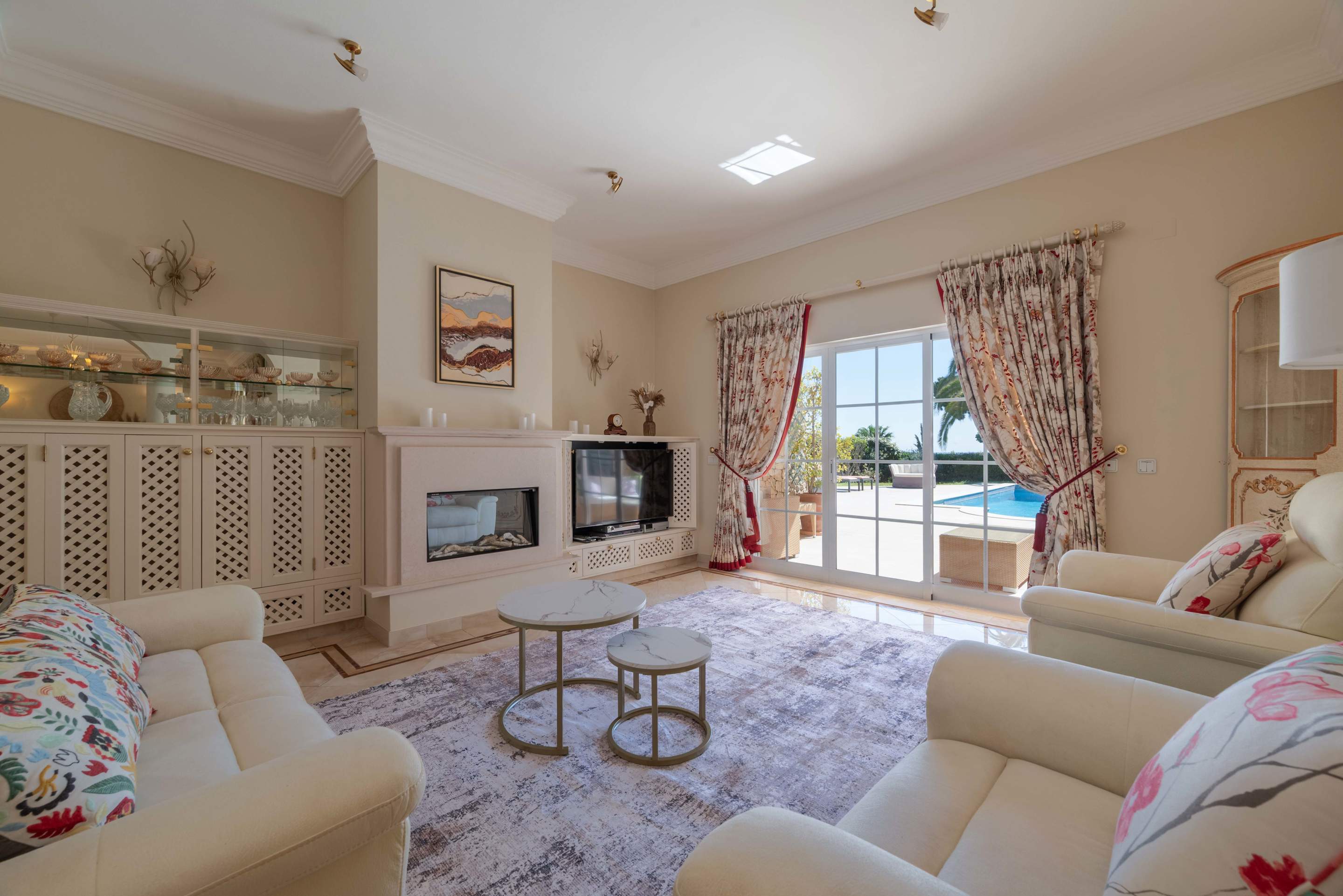 Villa Viktoria, 4 bedroom villa in Dunas Douradas, Algarve