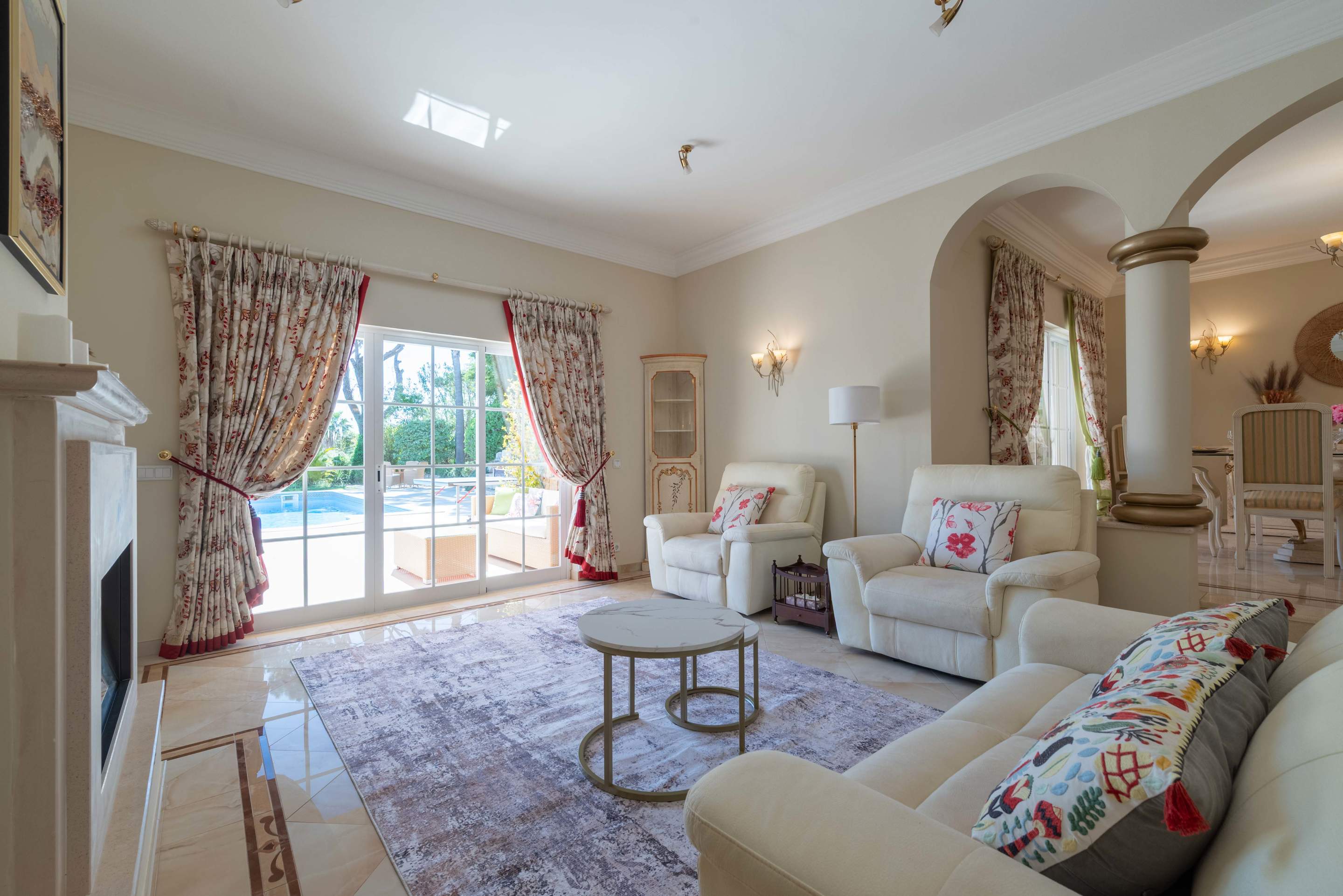 Villa Viktoria, 4 bedroom villa in Dunas Douradas, Algarve