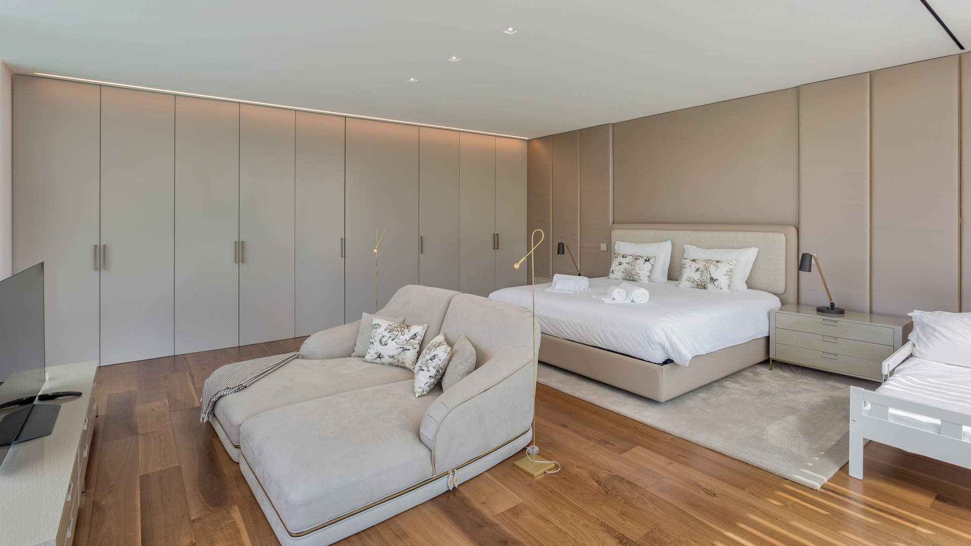 Villa Burgess, 6 bedroom villa in Quinta do Lago, Algarve