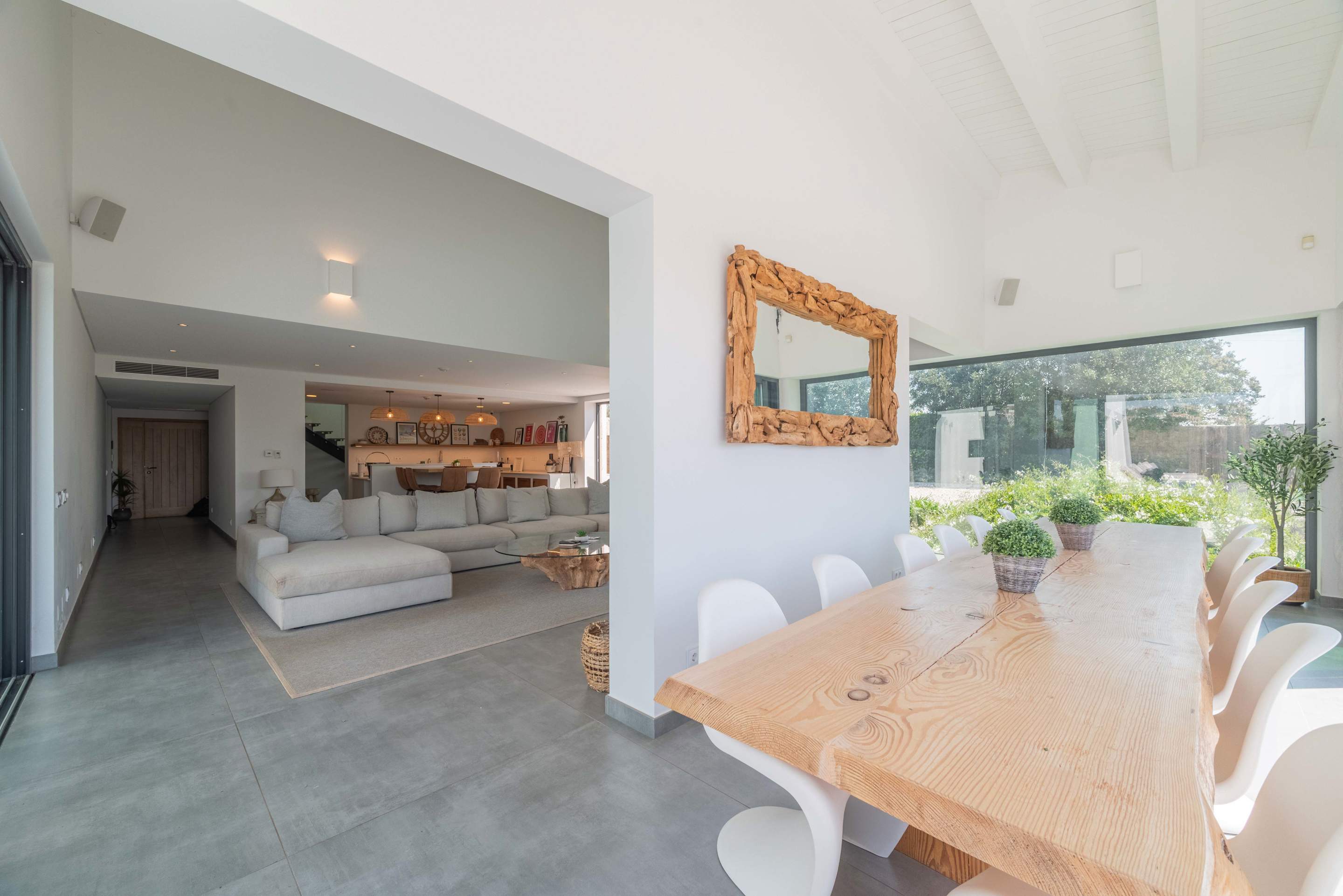 The Apra Masterpiece Four bedroom Rate sleeping up to 9 persons, 4 bedroom villa in Loule Area, Algarve