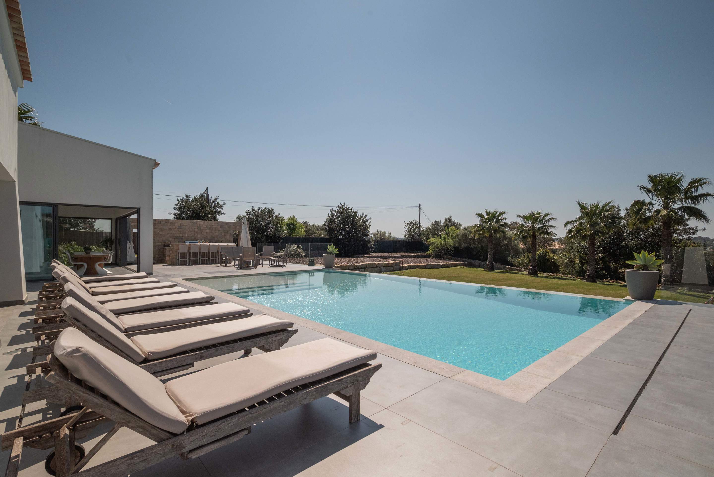 The Apra Masterpiece Four bedroom Rate sleeping up to 9 persons, 4 bedroom villa in Loule Area, Algarve