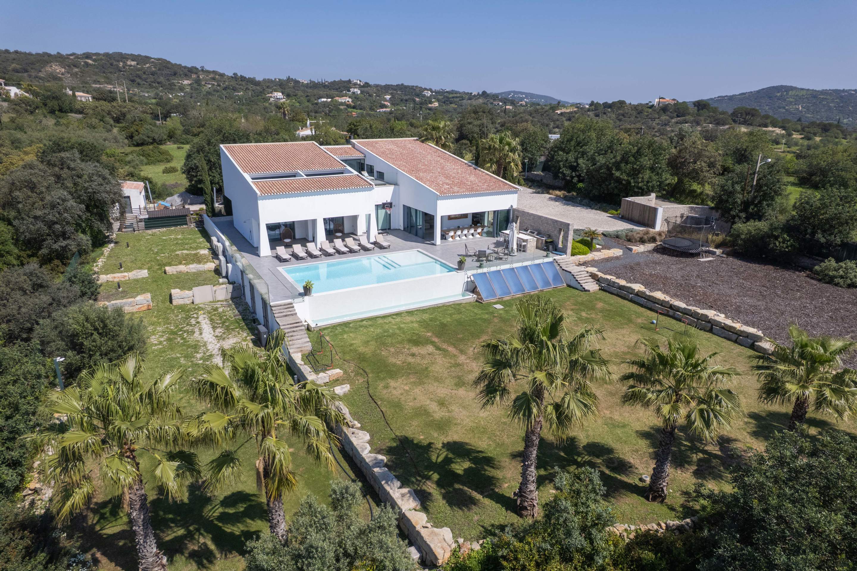 The Apra Masterpiece Four bedroom Rate sleeping up to 9 persons, 4 bedroom villa in Loule Area, Algarve