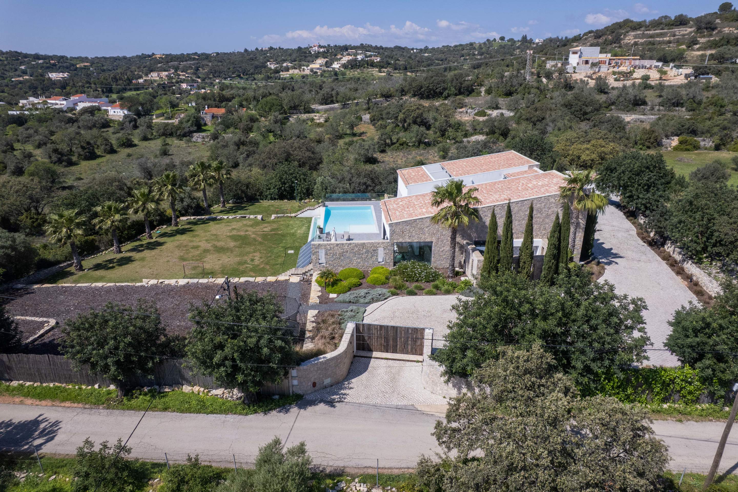 The Apra Masterpiece Four bedroom Rate sleeping up to 9 persons, 4 bedroom villa in Loule Area, Algarve