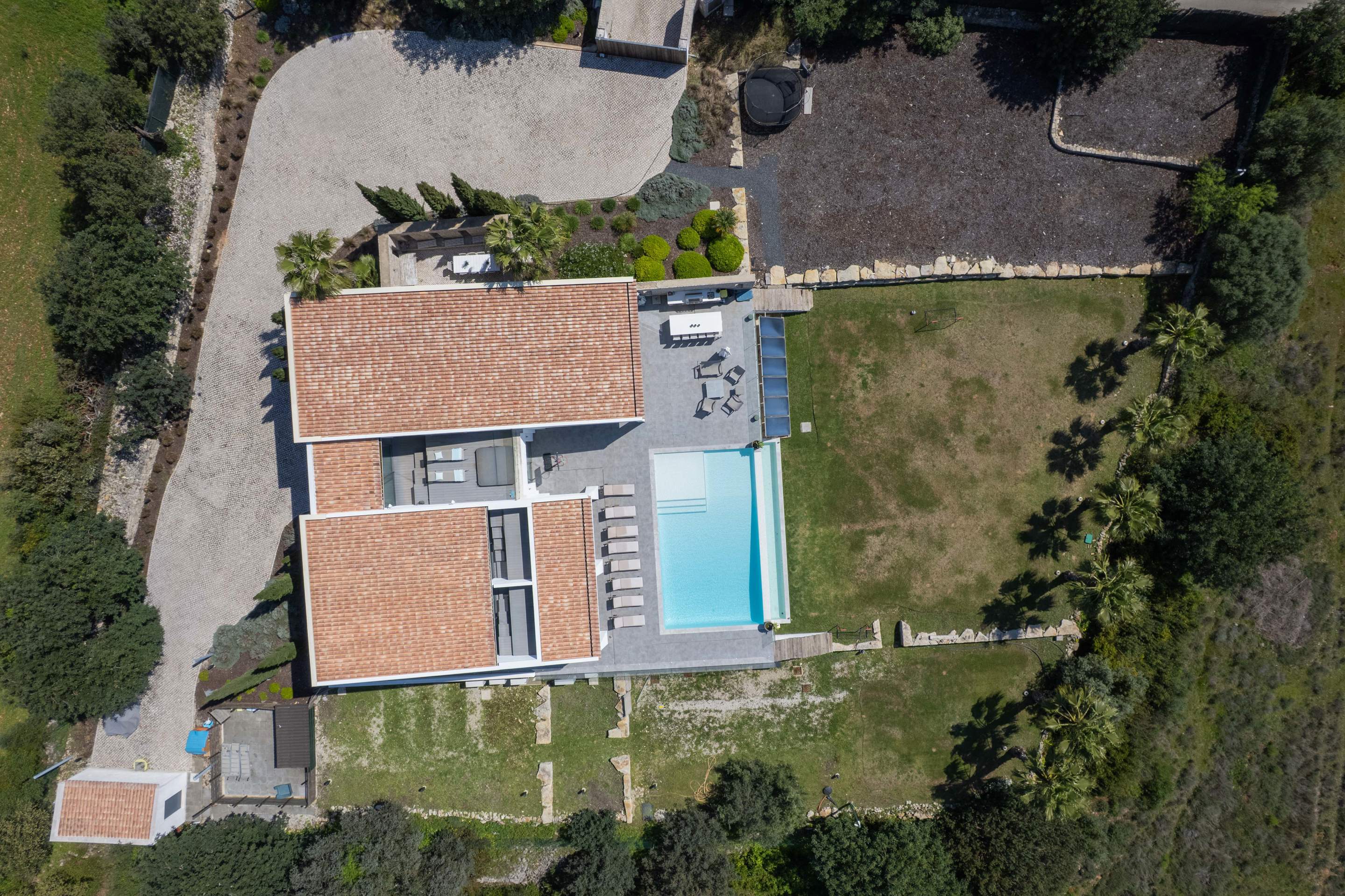 The Apra Masterpiece Four bedroom Rate sleeping up to 9 persons, 4 bedroom villa in Loule Area, Algarve