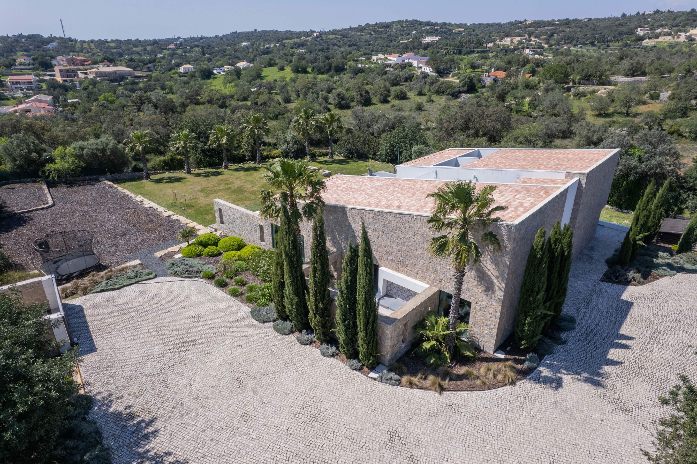 The Apra Masterpiece Four bedroom Rate sleeping up to 9 persons, 4 bedroom villa in Loule Area, Algarve