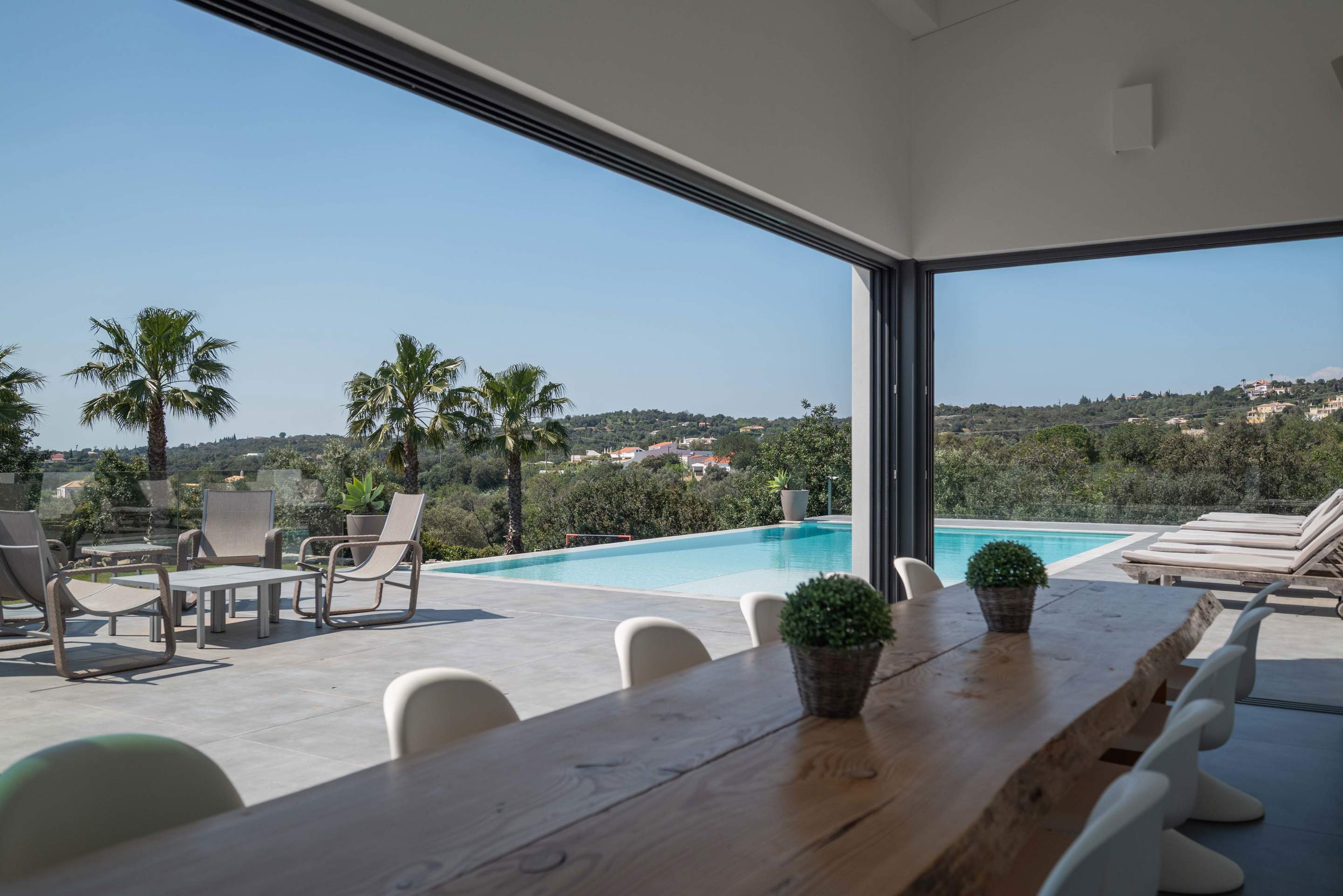 The Apra Masterpiece Four bedroom Rate sleeping up to 9 persons, 4 bedroom villa in Loule Area, Algarve