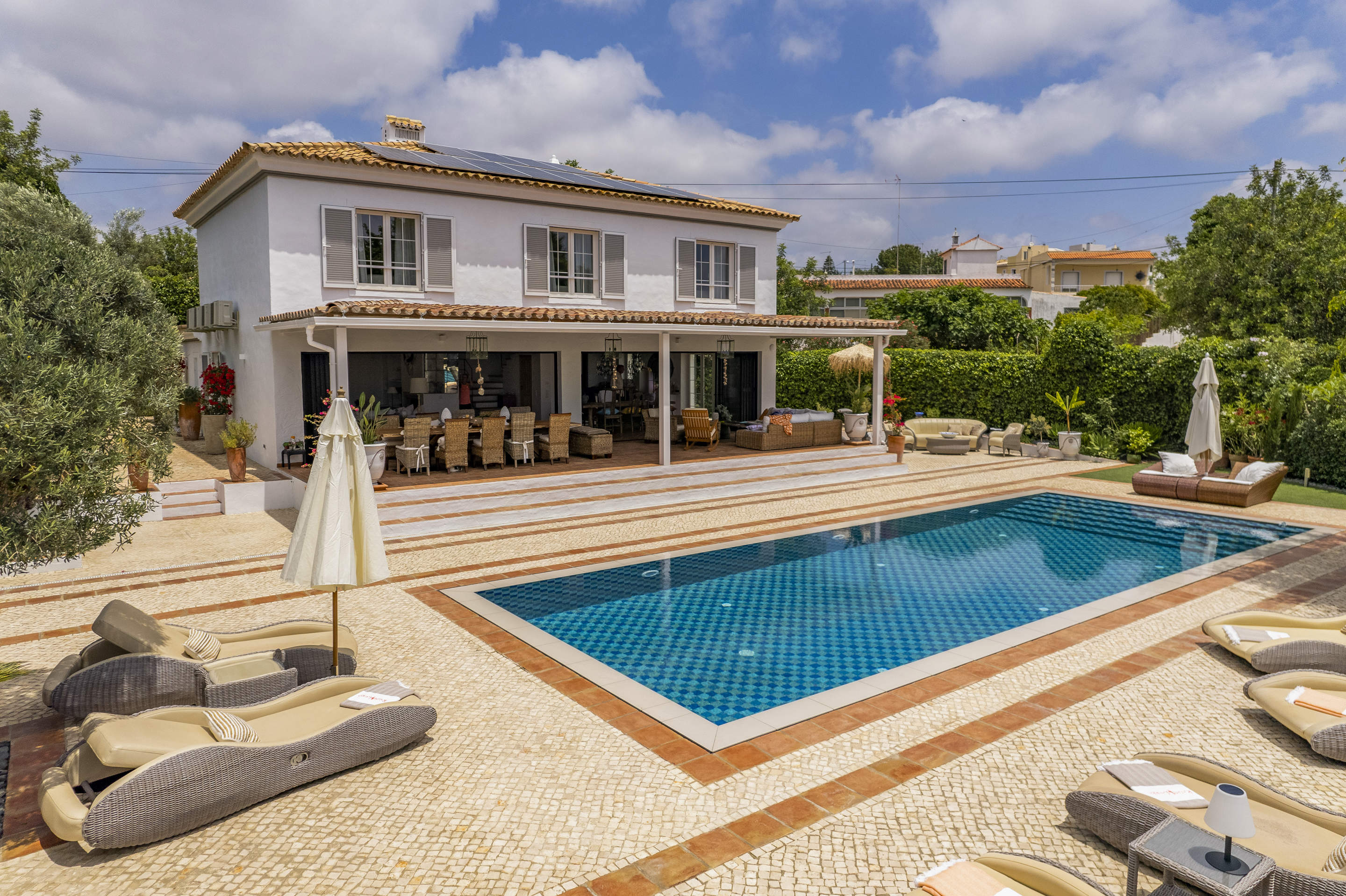 Casa Carpe Diem Three Bedroom Rate for 5-6 Persons, 3 bedroom villa in Almancil, Algarve