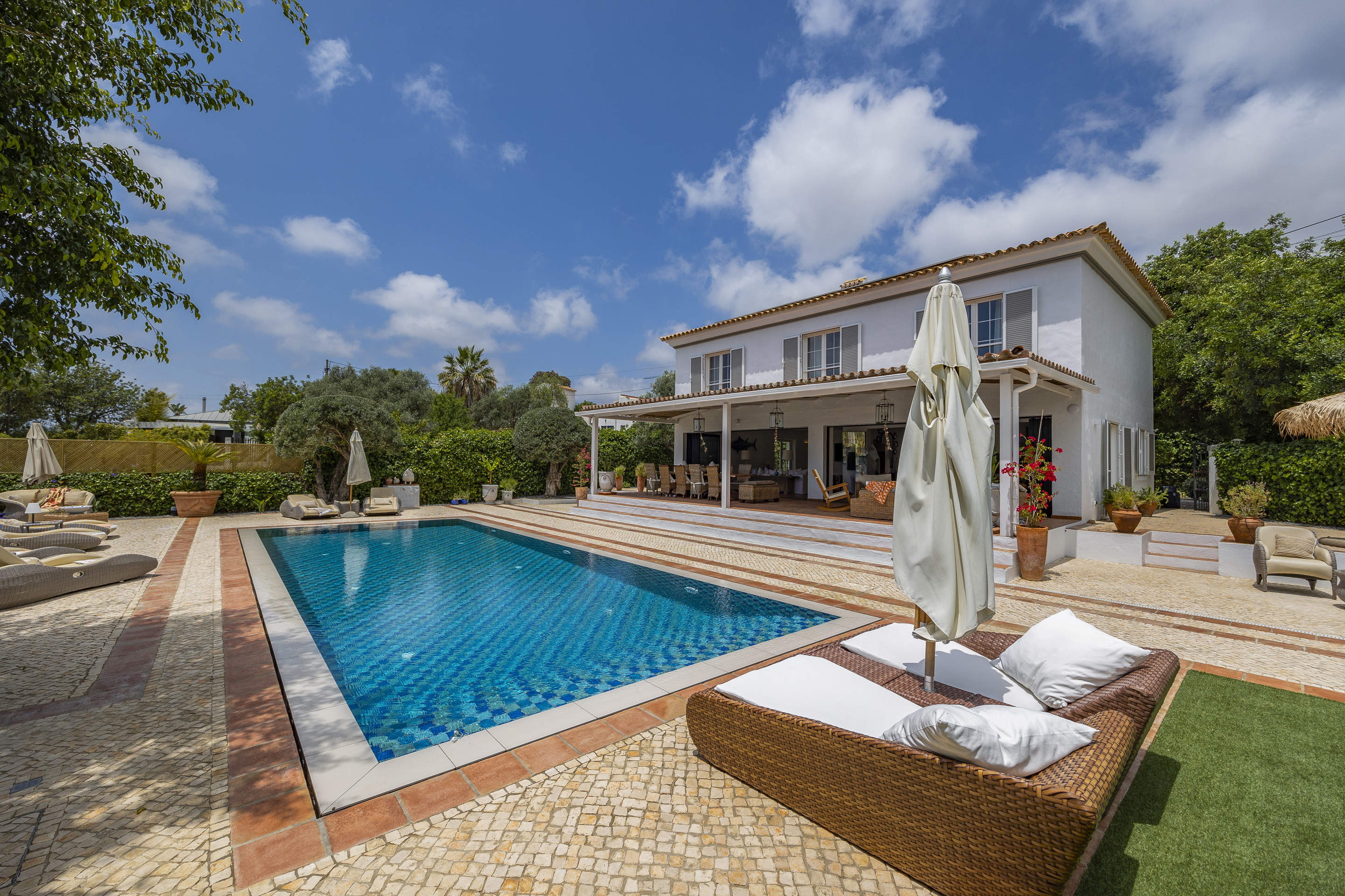 Casa Carpe Diem Three Bedroom Rate for 5-6 Persons, 3 bedroom villa in Almancil, Algarve