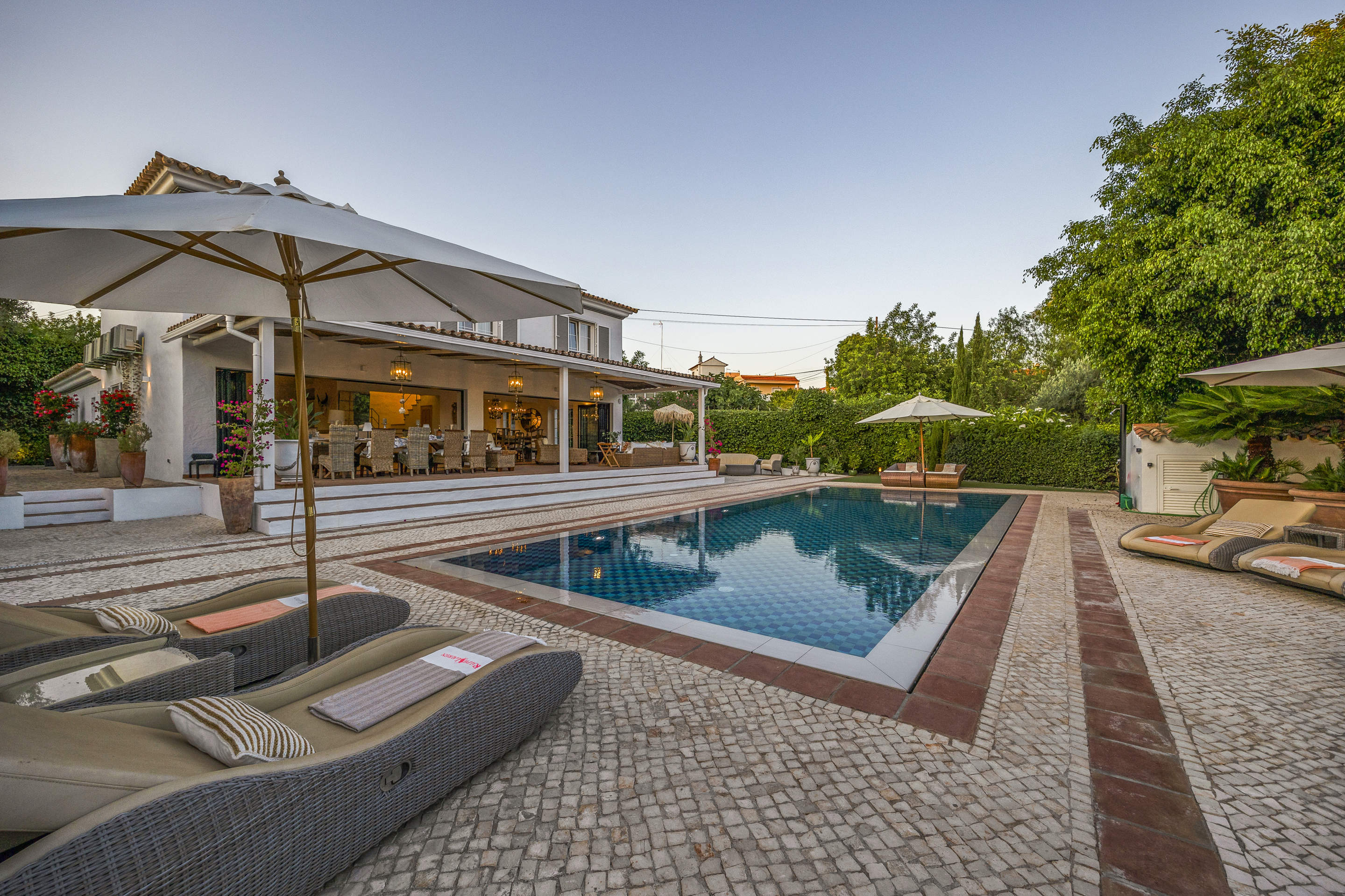 Casa Carpe Diem Three Bedroom Rate for 5-6 Persons, 3 bedroom villa in Almancil, Algarve
