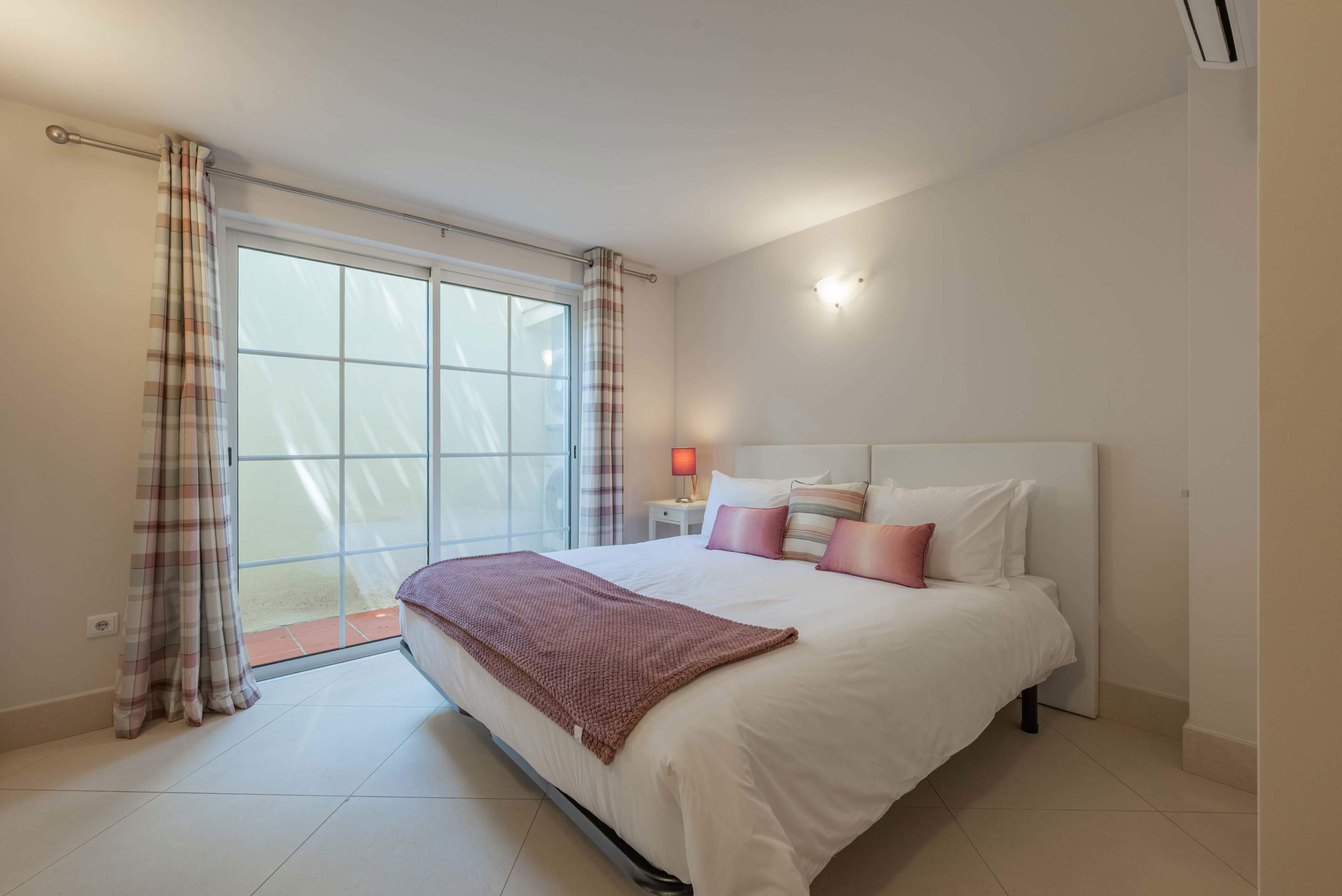 Villa Susan on Palmyra, 4 bedroom villa in Vila Sol, Algarve