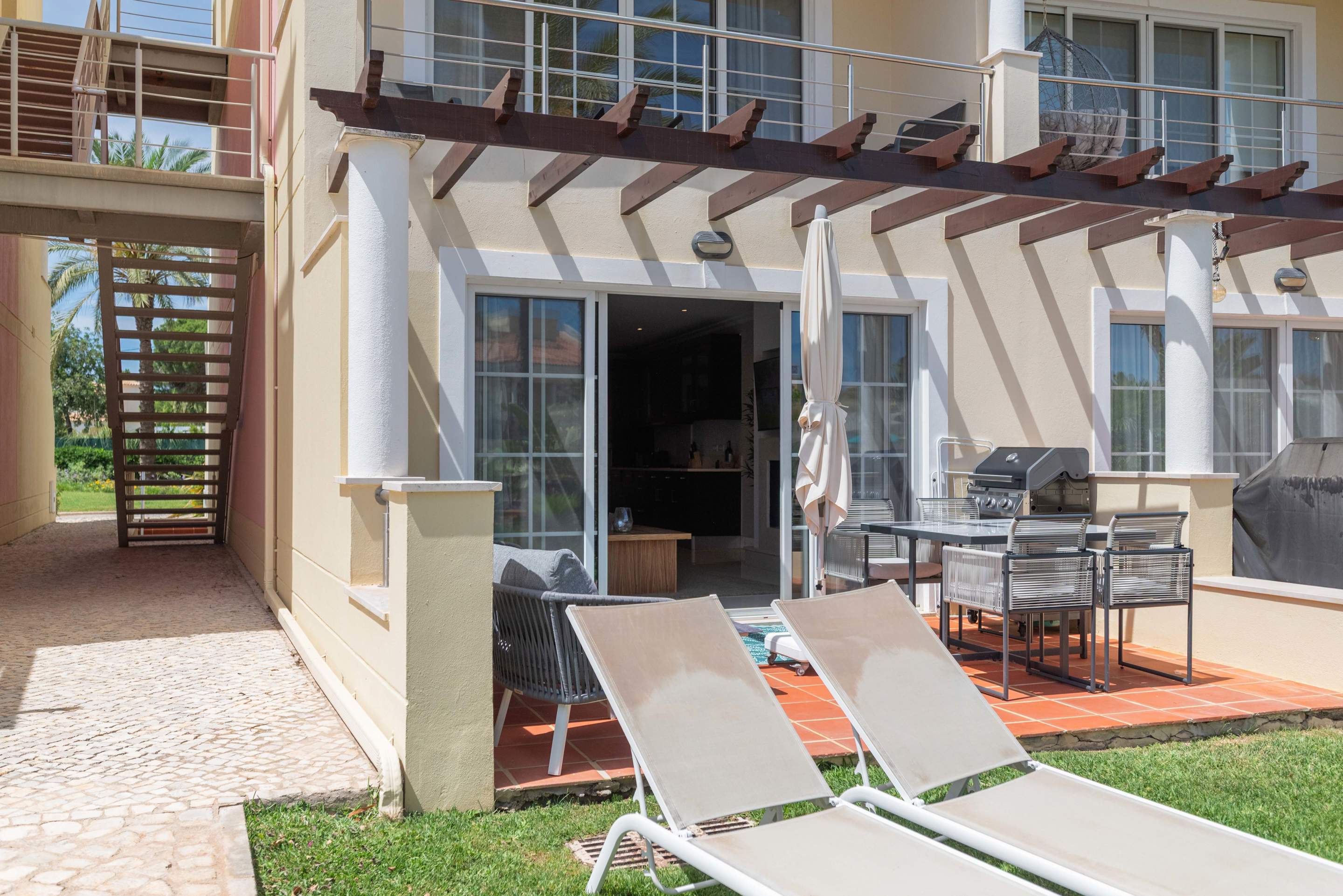 Villa Susan on Palmyra, 4 bedroom villa in Vila Sol, Algarve