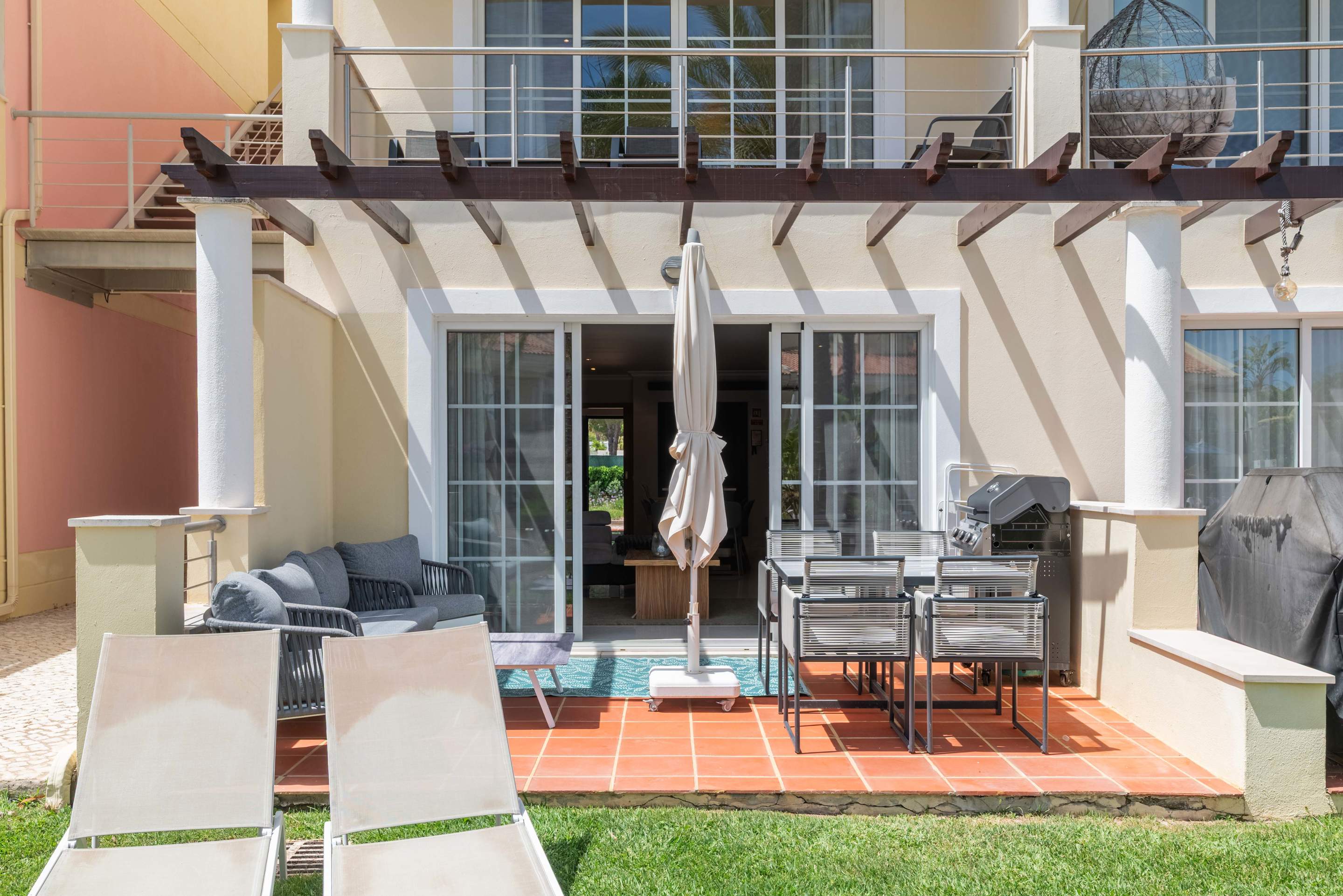 Villa Susan on Palmyra, 4 bedroom villa in Vila Sol, Algarve