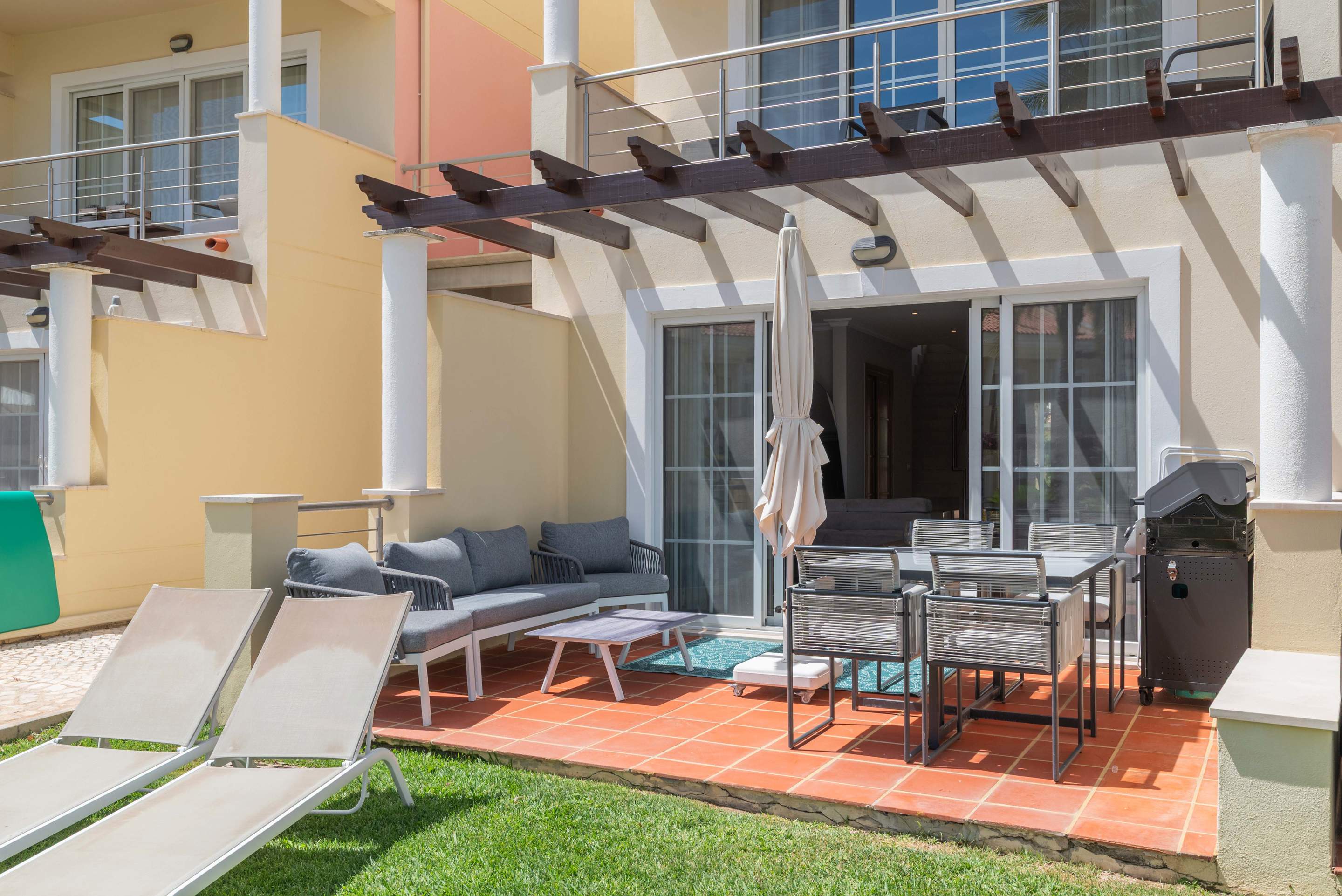 Villa Susan on Palmyra, 4 bedroom villa in Vila Sol, Algarve