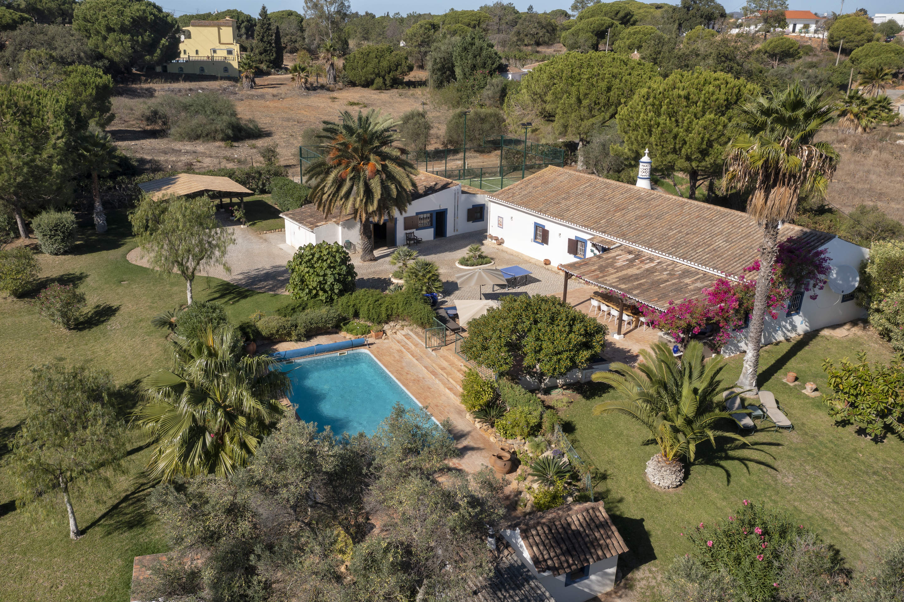 Quinta da Passarada Five Bedrooms, 5 bedroom villa in Almancil, Algarve